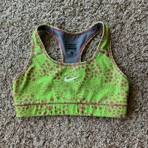 NEW WITHOUT TAGS Nike Sports Bra Size Small